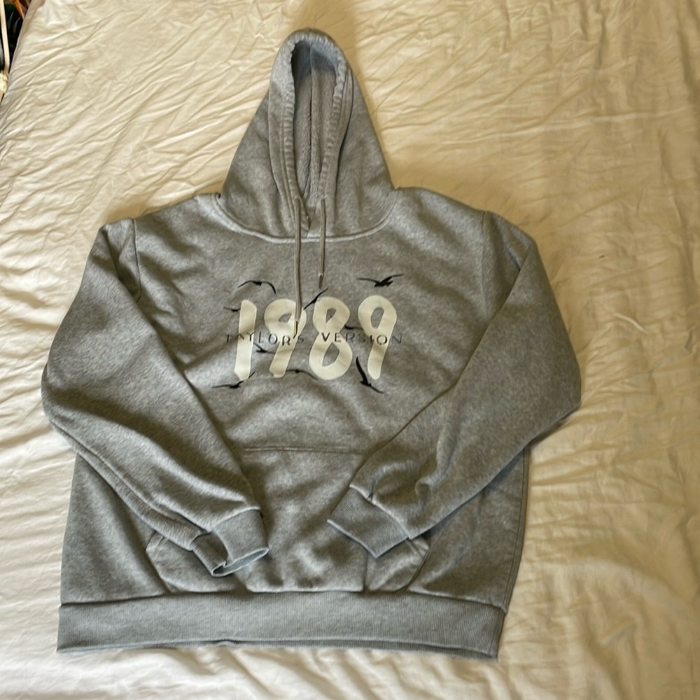 "1989 Taylors Version" Gray Hoodie with Drawstrings and Pockets